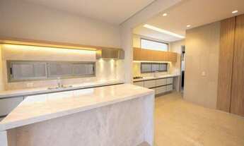 Imagem 7: Casa 341 m2 com projeto modernista em frente a praça - ambientes com plano aberto e nobrez