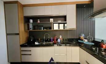 Imagem 7: Espaço e Sofisticação: Sobrado em Condomínio com Área Gourmet