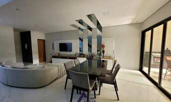 Imagem 4: Espaço e Sofisticação: Sobrado em Condomínio com Área Gourmet