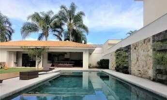 Imagem 2: Linda casa, em Condomínio de Alto Padrão, disponível para venda/locação. 650 m² com 4 suít