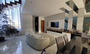 Imagem 3: Espaço e Sofisticação: Sobrado em Condomínio com Área Gourmet