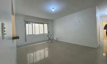 Imagem 7: Apartamento de 2 dormitórios com dependência, sacada de frente!!!