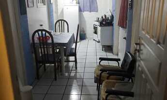 Imagem: ALUGO QUARTO PRA MOÇA/MULHER