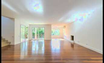 Imagem 5: Casa de condomínio sobrado para aluguel e venda possui 710 metros quadrados com 4 quartos