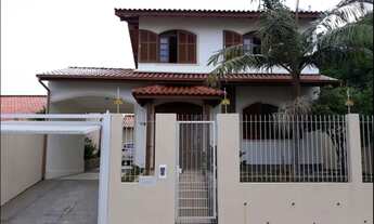 Imagem: Casa ampla com piscina no Jardim Atlântico