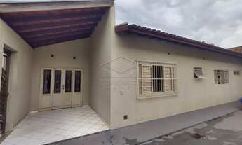 Imagem: RESIDÊNCIA LOCALIZADA ATRÁS DO TAUSTE