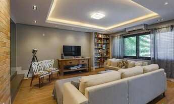 Imagem 6: Casa com 3 Suítes, Piscina e Lazer Completo em Rua Calma