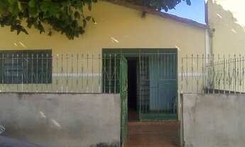 Imagem 2: Casa em rua pública