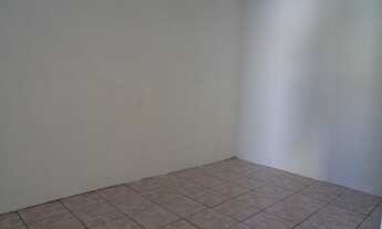 Imagem 2: Casa Residencial com 2 quartos para alugar por R$ 800.00, 49.70 m2 - LINDOIA - CURITIBA/PR