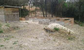 Imagem 4: Terreno de 2.500 m2 com casa iniciada