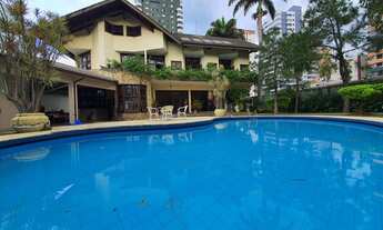 Imagem 2: Casarão à venda com 750 m² e 1.600m² de terreno, 5 suítes, piscina em Canto do Forte-Praia