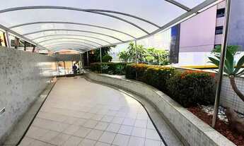 Imagem 3: 1/4 Nascente, Infraestrutura, Varanda, Armários, Área de Serviço e Garagem no Itaigara