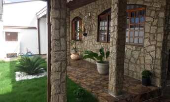 Imagem: Linda casa com 2 andares e piscina a venda