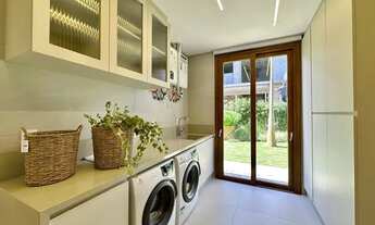 Imagem 6: Casa de condomínio sobrado para venda possui 907 metros quadrados com 6 quartos