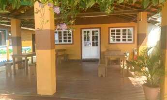 Imagem: Imóvel comercial com deck sobre a lagoa