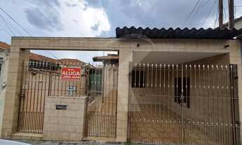 Imagem: Casa com quarto e cozinha perto do metrô