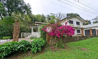 Imagem 3: Casa ampla com piscina, possuindo 4 dormitórios, localizada em Itaara