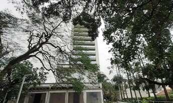 Imagem 2: Excelente sala comercial no Menino Deus, com uma vaga de garagem coberta e escriturada