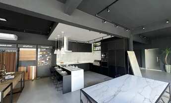 Imagem 3: Imóvel Comercial de Alto Padrão no Umarizal, Belém-PA: 800m², 2 Banheiros e 6 Vagas de Gar