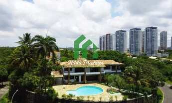 Imagem 2: Imperdível, casa à venda no coração de Patamares, com vista mar, piscina e 1.520m² de terr