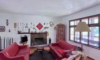 Imagem 7: Casa em condomínio com amplo terreno e piscina