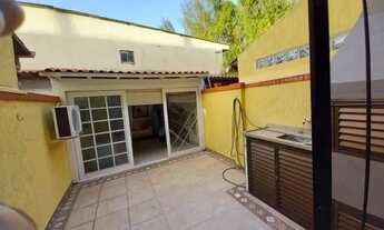 Imagem 2: Casa de 3 Andares com Pátio e Churrasqueira Próxima ao Bourbon Country