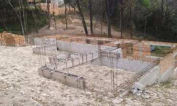 Imagem 2: Terreno de 2.500 m2 com casa iniciada