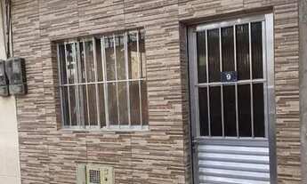 Imagem: Vendo 2 cômodos com banheiro ao lado do