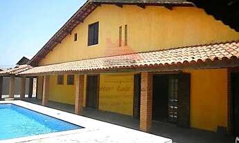 Imagem: Sobrado com Piscina a 200 Metros da Praia