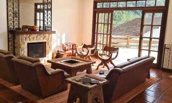 Imagem 3: Casa 4 quartos com varanda, salão com lareira, terraço, banheiro social, cozinha, área de