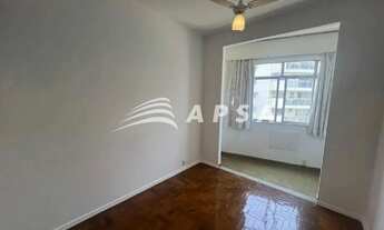 Imagem 6: NA TRADICIONAL RUA ARTUR BERNARDES, NO CATETE, UM QUARTO E SALA ENCANTA LOGO NA CHEGADA. C