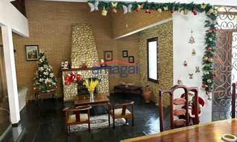 Imagem 2: Casa no Centro de Jacareí, com 5 dormitórios sendo 2 suítes