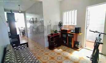 Imagem 3: Casa no Centro com Suítes Amplas, Quintal e Varanda Financiamento Disponível