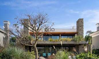 Imagem 3: Sobrado mobiliada c/piscina a venda no condomínio Atlântida Ilhas Park - 500m² / 5 suítes