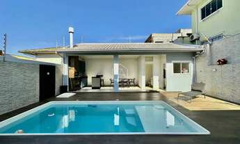 Imagem: Excelente casa com 04 dormitórios e piscina