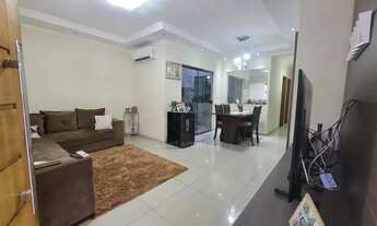 Imagem 7: Casa à venda na Região Norte de Londrina com 3 quartos sendo 1 suíte e cozinha planejada