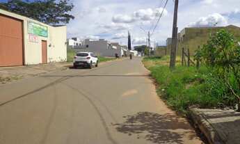 Imagem 6: Lote/Terreno amplo com 424 metros quadrados, totalmente plano e em excelente localização