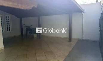 Imagem 5: Casa à venda em Delfino Magalhães com quintal amplo, área gourmet e garagem para 2 carros