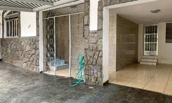 Imagem: Aluga-se casa na rua principal do Bairro