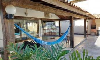 Imagem 6: Casa com amplo jardim e piscina em bairro residencial