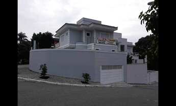 Imagem 6: Maravilhoso sobrado novo com piscina e privacidade