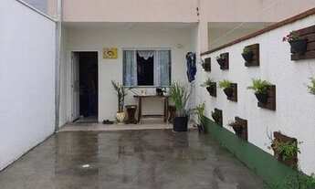 Imagem 1: Amplo sobrado com 3 dormitórios em Camboriú