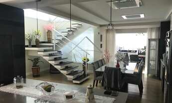 Imagem 2: Casa mobiliada e equipada. Possui energia fotovoltaica