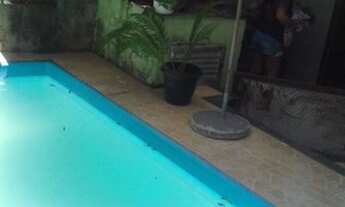 Imagem 2: Casa com Piscina e Churrasqueira