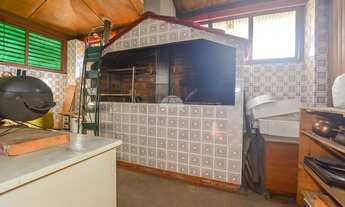 Imagem 5: Casa para venda tem 1063 metros quadrados com 7 quartos em Água Verde - Curitiba - PR