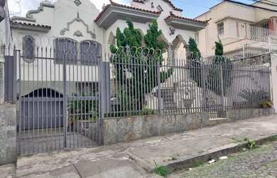 Imagem 2: Casa com 4 dormitórios à venda em Belo Horizonte