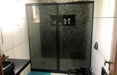 Imagem 2: Duas casas a venda