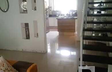 Imagem 7: Casa com piscina. 2 dorm, 4 vagas de garagem