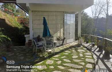 Imagem 3: Casa bem construída, com salão envidraçado e vista para montanhas!