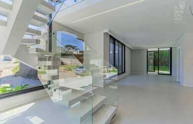 Imagem 2: Casa em Condominio no Bosque Tramontin, 03 Suítes, 04 Vagas, Amplo Jardim, Mossunguê, Curi